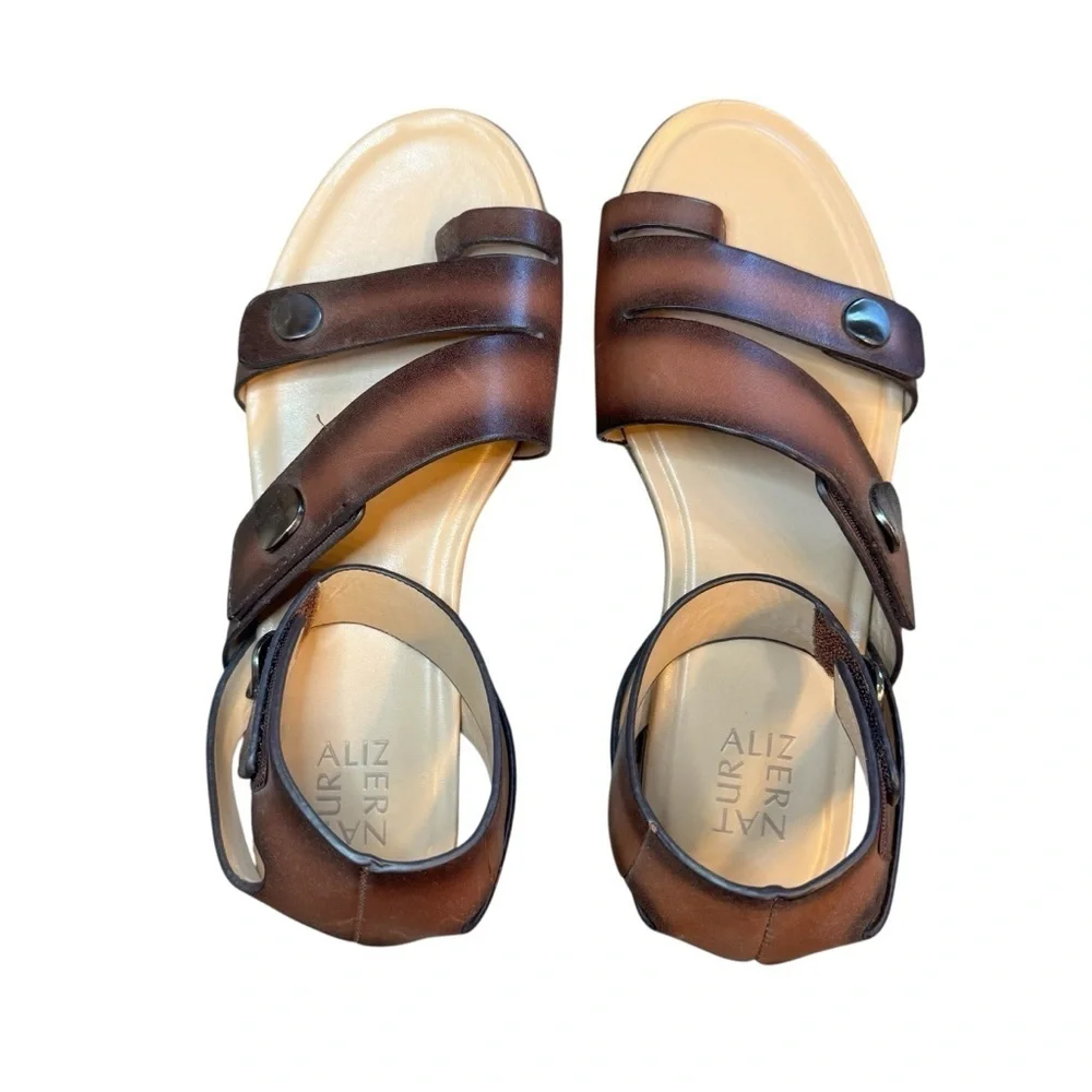 Naturalizer Tassy Flat Gladiator Sandal Brown Leather with Toe Ring- Size 9